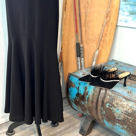 🔥Lauren Ralph Lauren,Stunning Black Gown,Soft Silhouette Flair, Back Zip,Size 4 - Picture 4 of 14
